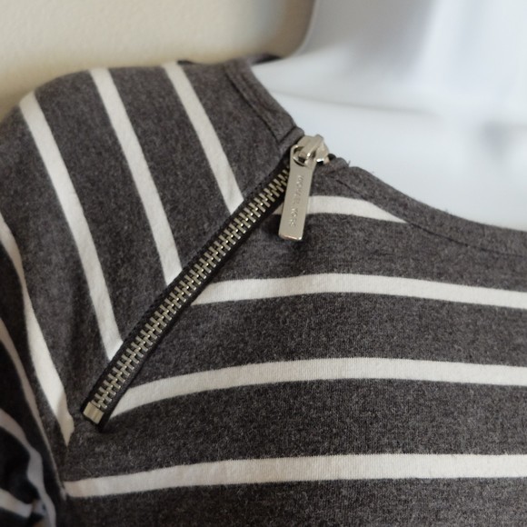 MICHAEL Michael Kors Gray & White Striped 3/4 Sleeves Top Size Medium - Picture 4 of 11